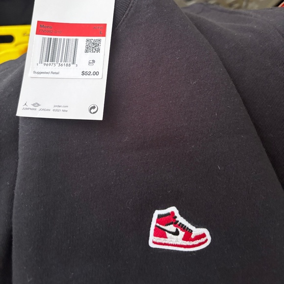 Nike tech sweatpants XL NEVER WORN. Nike Jordan heavy Tee - Picture 4 of 4